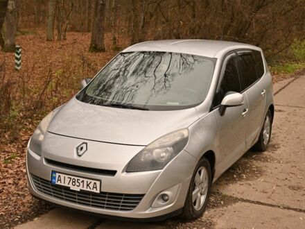 Серый Рено Гранд Сценик, объемом двигателя 1.6 л и пробегом 330 тыс. км за 7400 $, фото 1 на Automoto.ua