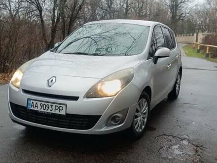 Серый Рено Гранд Сценик, объемом двигателя 1.5 л и пробегом 240 тыс. км за 7600 $, фото 1 на Automoto.ua