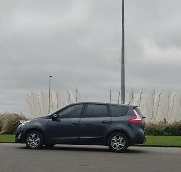 Серый Рено Гранд Сценик, объемом двигателя 1.5 л и пробегом 278 тыс. км за 7500 $, фото 1 на Automoto.ua