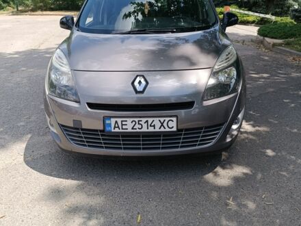 Серый Рено Гранд Сценик, объемом двигателя 1.5 л и пробегом 340 тыс. км за 8800 $, фото 1 на Automoto.ua
