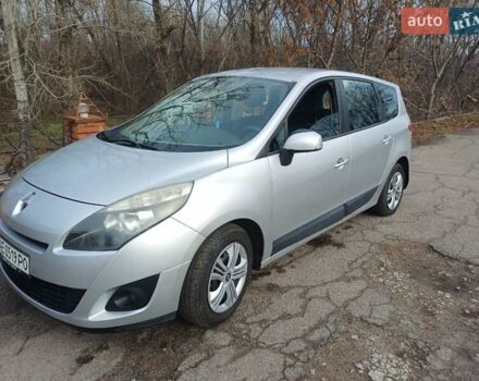 Сірий Рено Гранд Сценік, об'ємом двигуна 1.6 л та пробігом 275 тис. км за 8000 $, фото 1 на Automoto.ua