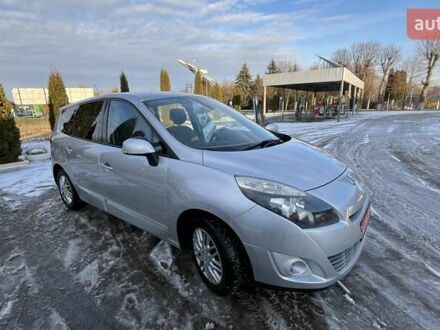 Серый Рено Гранд Сценик, объемом двигателя 1.5 л и пробегом 392 тыс. км за 7900 $, фото 1 на Automoto.ua