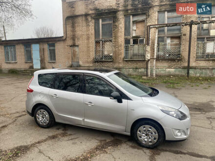 Сірий Рено Гранд Сценік, об'ємом двигуна 1.87 л та пробігом 220 тис. км за 8000 $, фото 1 на Automoto.ua