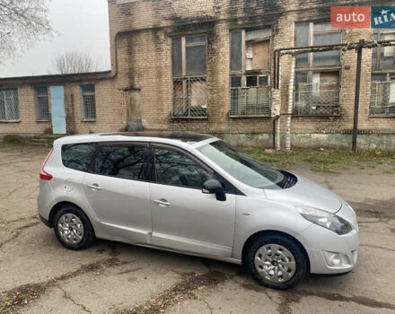 Сірий Рено Гранд Сценік, об'ємом двигуна 1.87 л та пробігом 220 тис. км за 8000 $, фото 1 на Automoto.ua