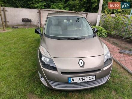 Серый Рено Гранд Сценик, объемом двигателя 1.6 л и пробегом 240 тыс. км за 7500 $, фото 1 на Automoto.ua