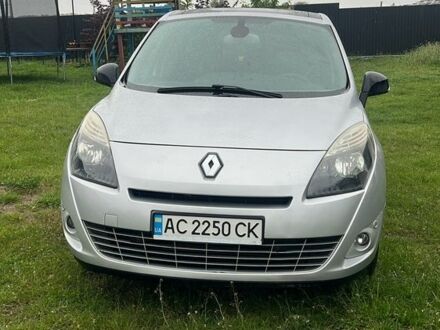 Серый Рено Гранд Сценик, объемом двигателя 1.5 л и пробегом 250 тыс. км за 8000 $, фото 1 на Automoto.ua