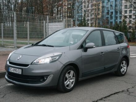 Серый Рено Гранд Сценик, объемом двигателя 1.5 л и пробегом 281 тыс. км за 9400 $, фото 1 на Automoto.ua