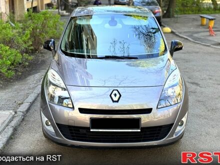 Рено Гранд Сценік 2012 у Одесі на Automoto.ua Сірий Рено Гранд Сценік, об'ємом двигуна 15 л та пробігом 0 тис. км за 8900 $, фото 1 на Automoto.ua