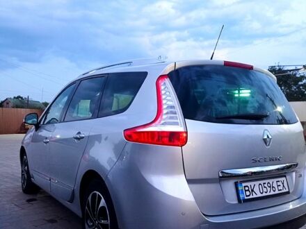 Рено Гранд Сценік 2015 у Остоге на Automoto.ua Сірий Рено Гранд Сценік, об'ємом двигуна 1.5 л та пробігом 202 тис. км за 11500 $, фото 1 на Automoto.ua