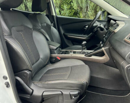 Белый Рено Kadjar, объемом двигателя 1.6 л и пробегом 252 тыс. км за 17800 $, фото 84 на Automoto.ua