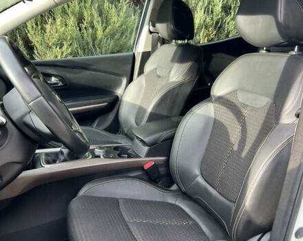 Белый Рено Kadjar, объемом двигателя 1.6 л и пробегом 252 тыс. км за 17800 $, фото 36 на Automoto.ua