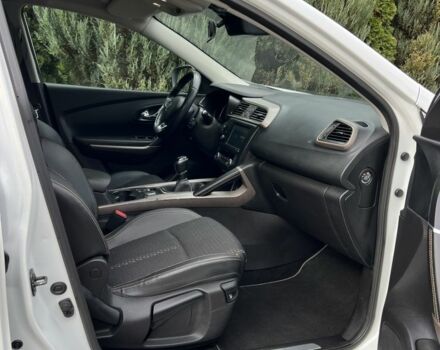 Білий Рено Kadjar, об'ємом двигуна 1.6 л та пробігом 252 тис. км за 17300 $, фото 12 на Automoto.ua