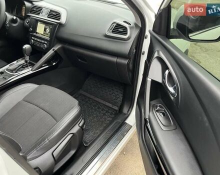 Білий Рено Kadjar, об'ємом двигуна 1.46 л та пробігом 162 тис. км за 16750 $, фото 13 на Automoto.ua