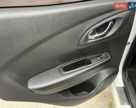 Білий Рено Kadjar, об'ємом двигуна 1.46 л та пробігом 162 тис. км за 16750 $, фото 12 на Automoto.ua