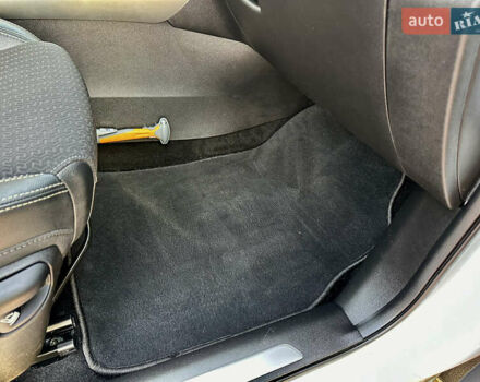 Белый Рено Kadjar, объемом двигателя 1.5 л и пробегом 230 тыс. км за 16000 $, фото 60 на Automoto.ua