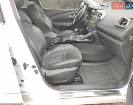 Белый Рено Kadjar, объемом двигателя 1.46 л и пробегом 210 тыс. км за 17200 $, фото 18 на Automoto.ua