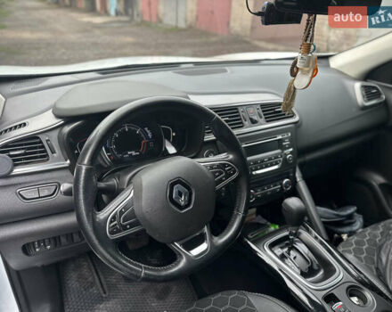 Белый Рено Kadjar, объемом двигателя 1.5 л и пробегом 249 тыс. км за 15700 $, фото 4 на Automoto.ua