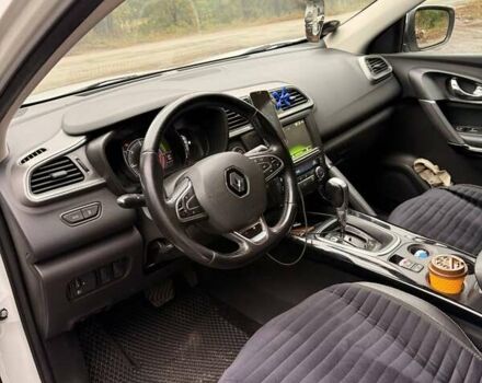 Белый Рено Kadjar, объемом двигателя 1.46 л и пробегом 225 тыс. км за 16000 $, фото 5 на Automoto.ua