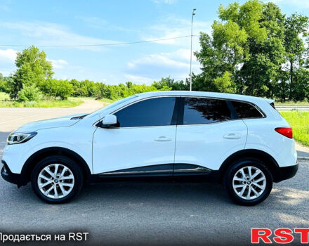 Белый Рено Kadjar, объемом двигателя 1.6 л и пробегом 67 тыс. км за 18500 $, фото 2 на Automoto.ua