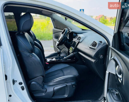 Белый Рено Kadjar, объемом двигателя 1.6 л и пробегом 67 тыс. км за 17200 $, фото 12 на Automoto.ua