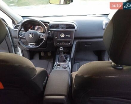 Белый Рено Kadjar, объемом двигателя 1.6 л и пробегом 146 тыс. км за 16399 $, фото 10 на Automoto.ua
