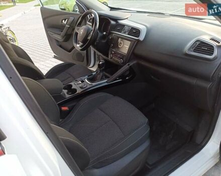 Белый Рено Kadjar, объемом двигателя 1.6 л и пробегом 146 тыс. км за 16399 $, фото 7 на Automoto.ua