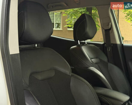 Белый Рено Kadjar, объемом двигателя 1.5 л и пробегом 182 тыс. км за 15500 $, фото 48 на Automoto.ua