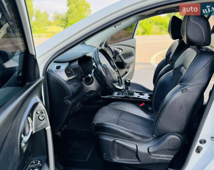 Белый Рено Kadjar, объемом двигателя 1.6 л и пробегом 67 тыс. км за 17200 $, фото 11 на Automoto.ua