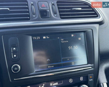 Белый Рено Kadjar, объемом двигателя 1.5 л и пробегом 155 тыс. км за 17700 $, фото 81 на Automoto.ua