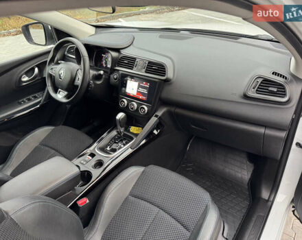 Белый Рено Kadjar, объемом двигателя 1.46 л и пробегом 93 тыс. км за 19600 $, фото 31 на Automoto.ua
