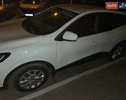 Белый Рено Kadjar, объемом двигателя 1.46 л и пробегом 145 тыс. км за 19300 $, фото 4 на Automoto.ua
