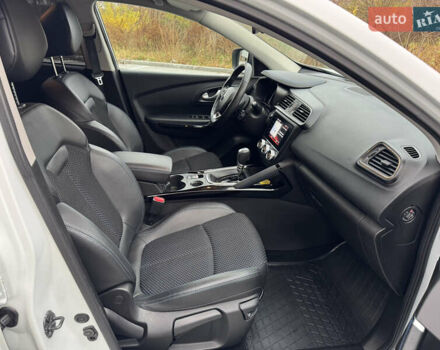 Белый Рено Kadjar, объемом двигателя 1.46 л и пробегом 93 тыс. км за 19600 $, фото 30 на Automoto.ua