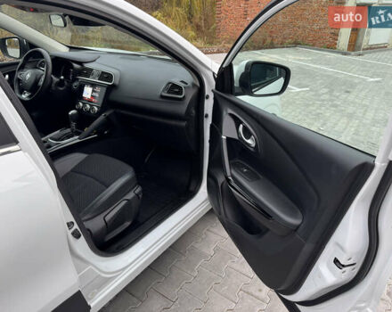 Белый Рено Kadjar, объемом двигателя 1.46 л и пробегом 93 тыс. км за 19600 $, фото 29 на Automoto.ua