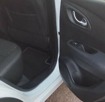 Белый Рено Kadjar, объемом двигателя 1.5 л и пробегом 103 тыс. км за 18800 $, фото 25 на Automoto.ua