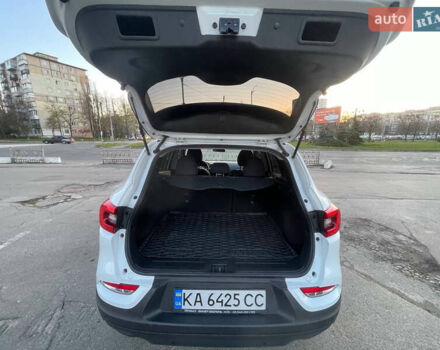 Белый Рено Kadjar, объемом двигателя 1.2 л и пробегом 65 тыс. км за 17300 $, фото 13 на Automoto.ua