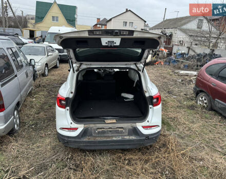 Белый Рено Kadjar, объемом двигателя 1.46 л и пробегом 120 тыс. км за 8750 $, фото 1 на Automoto.ua
