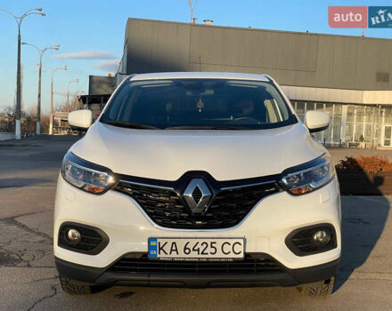 Белый Рено Kadjar, объемом двигателя 1.2 л и пробегом 65 тыс. км за 17300 $, фото 1 на Automoto.ua