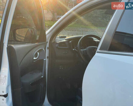 Белый Рено Kadjar, объемом двигателя 1.2 л и пробегом 65 тыс. км за 17300 $, фото 8 на Automoto.ua