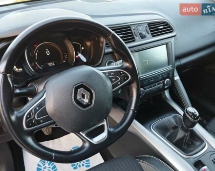 Черный Рено Kadjar, объемом двигателя 1.6 л и пробегом 153 тыс. км за 13900 $, фото 21 на Automoto.ua