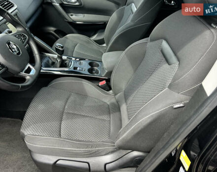 Черный Рено Kadjar, объемом двигателя 1.6 л и пробегом 175 тыс. км за 16107 $, фото 25 на Automoto.ua