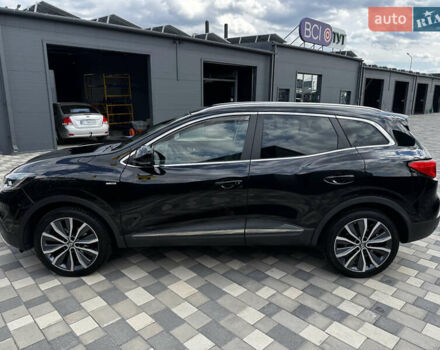 Черный Рено Kadjar, объемом двигателя 1.6 л и пробегом 190 тыс. км за 17200 $, фото 1 на Automoto.ua