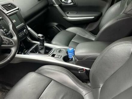 Черный Рено Kadjar, объемом двигателя 1.5 л и пробегом 216 тыс. км за 18000 $, фото 1 на Automoto.ua