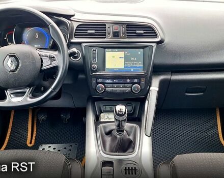 Красный Рено Kadjar, объемом двигателя 1.6 л и пробегом 140 тыс. км за 15300 $, фото 6 на Automoto.ua