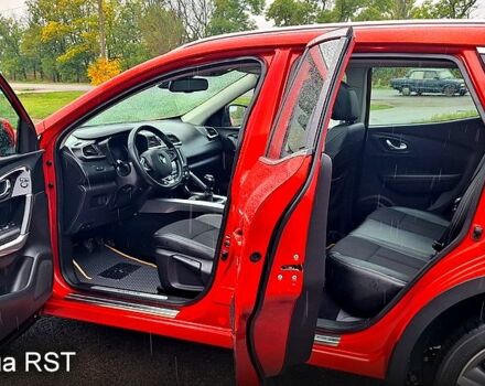 Красный Рено Kadjar, объемом двигателя 1.6 л и пробегом 140 тыс. км за 15300 $, фото 4 на Automoto.ua
