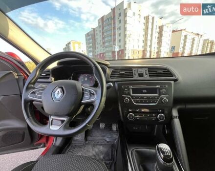 Красный Рено Kadjar, объемом двигателя 1.46 л и пробегом 205 тыс. км за 13300 $, фото 19 на Automoto.ua