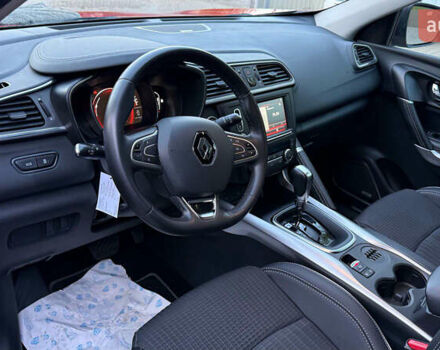 Красный Рено Kadjar, объемом двигателя 1.2 л и пробегом 200 тыс. км за 14200 $, фото 6 на Automoto.ua