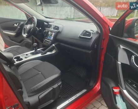 Красный Рено Kadjar, объемом двигателя 1.6 л и пробегом 210 тыс. км за 16500 $, фото 2 на Automoto.ua