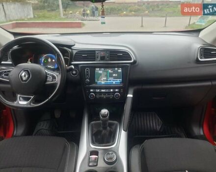 Красный Рено Kadjar, объемом двигателя 1.6 л и пробегом 210 тыс. км за 16500 $, фото 3 на Automoto.ua