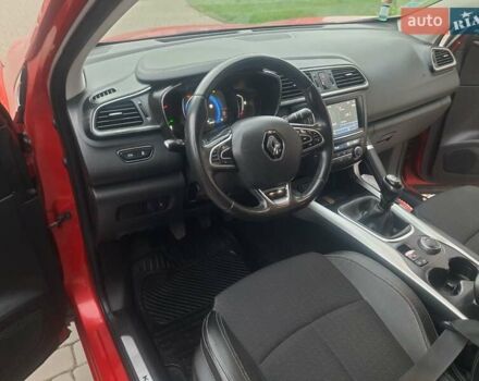Красный Рено Kadjar, объемом двигателя 1.6 л и пробегом 210 тыс. км за 16500 $, фото 6 на Automoto.ua