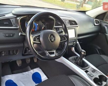 Красный Рено Kadjar, объемом двигателя 1.6 л и пробегом 243 тыс. км за 13900 $, фото 8 на Automoto.ua
